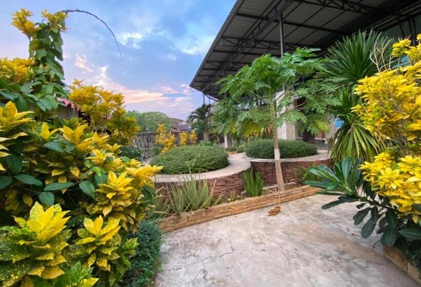 โรงแรมภูน้ำฟ้า Phunumfha Hotel ชุมแพ