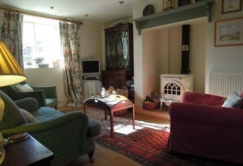 Hound House Bed & Breakfast