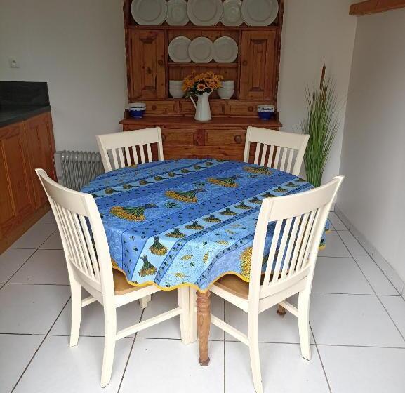 Maison Marin, Charming Village Cottage With Pool