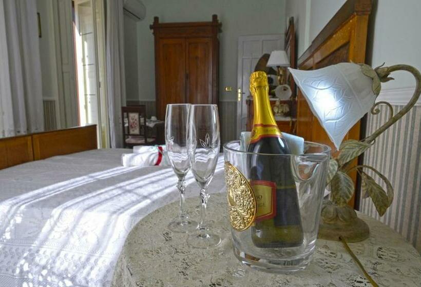 پانسیون Bella Epoque