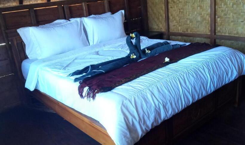 פנסיון Lakeside Log Cabins