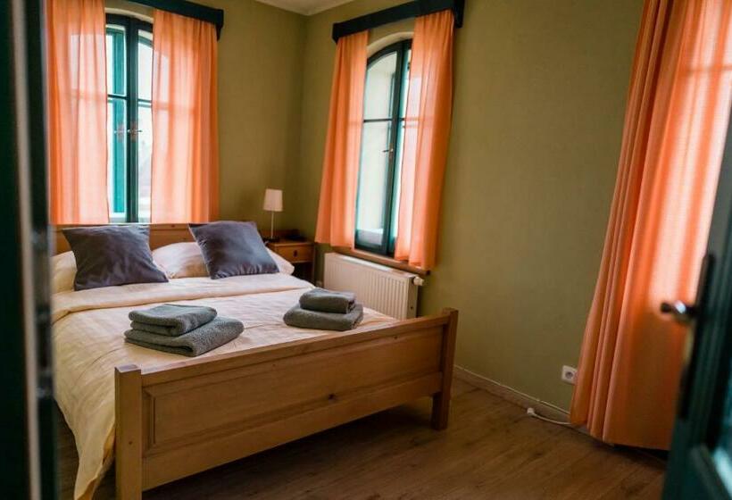 بنسيون Na Kopečku Ad 1795   Penzion S Wellness, Restaurací Vniřní I Venkovní V Zahradě