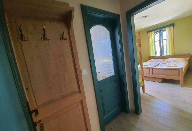 بنسيون Na Kopečku Ad 1795   Penzion S Wellness, Restaurací Vniřní I Venkovní V Zahradě