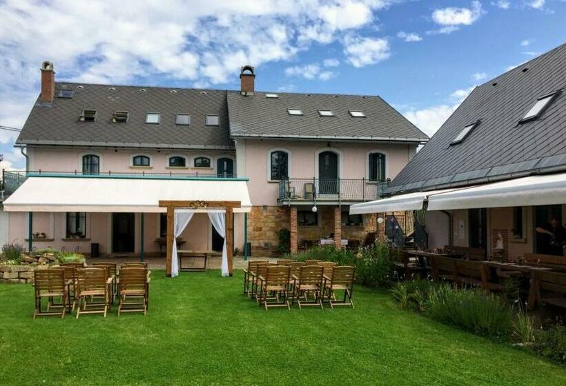 膳宿费 Na Kopečku Ad 1795   Penzion S Wellness, Restaurací Vniřní I Venkovní V Zahradě