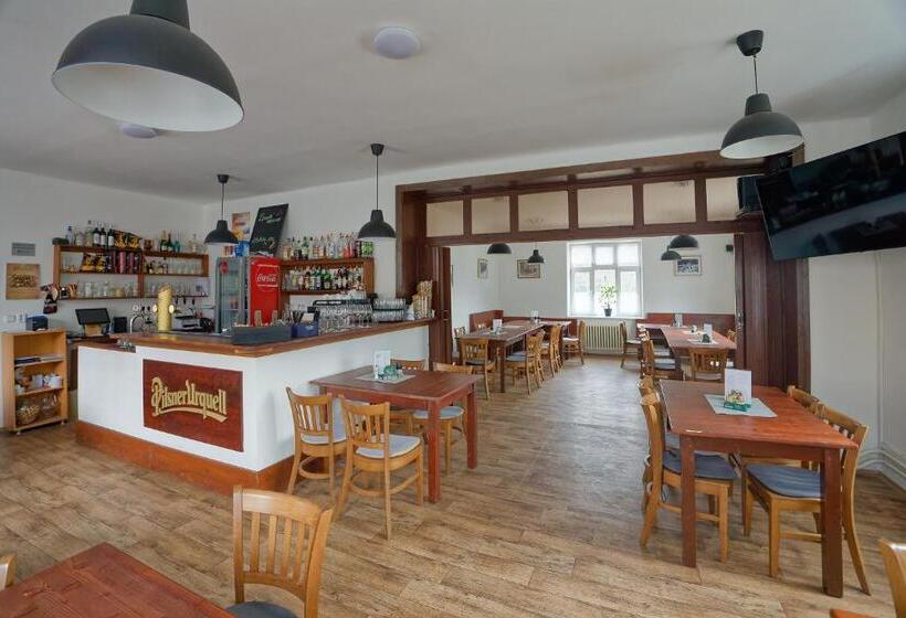 Пансион Penzion A Restaurace Na Křižovatce