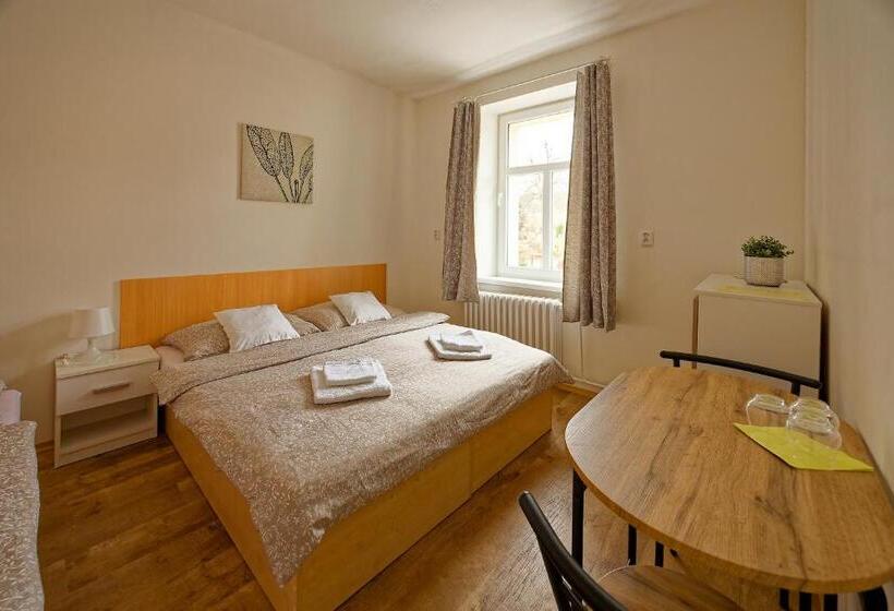 Пансион Penzion A Restaurace Na Křižovatce