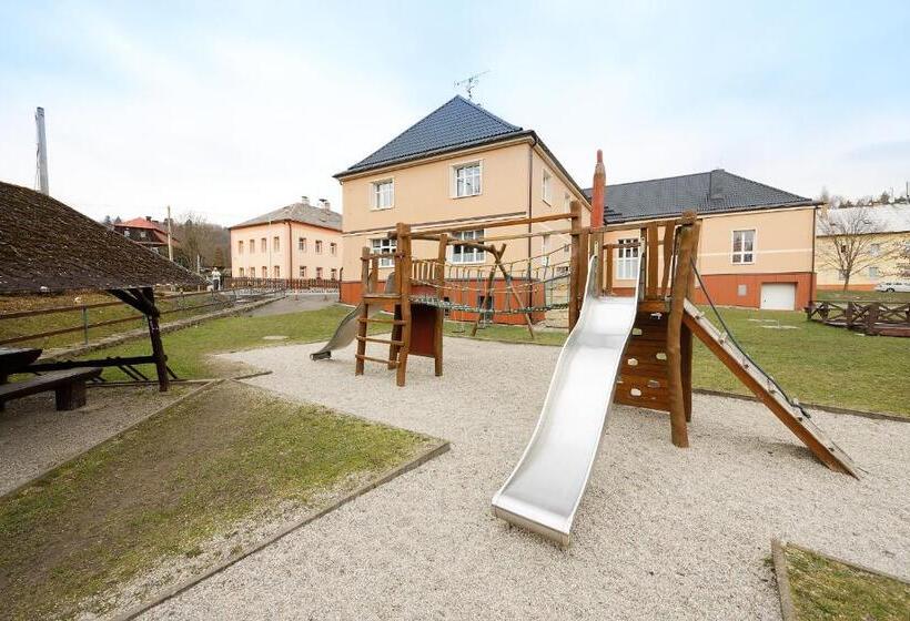 Пансион Penzion A Restaurace Na Křižovatce