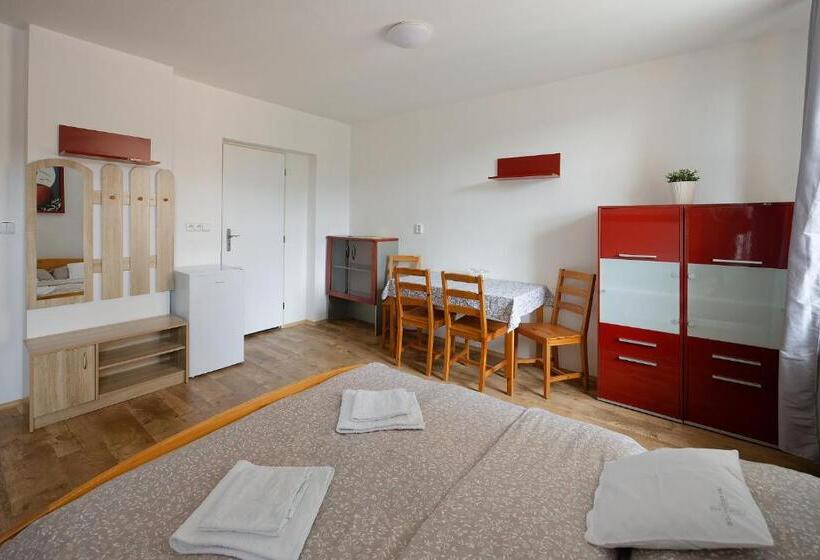 Пансион Penzion A Restaurace Na Křižovatce