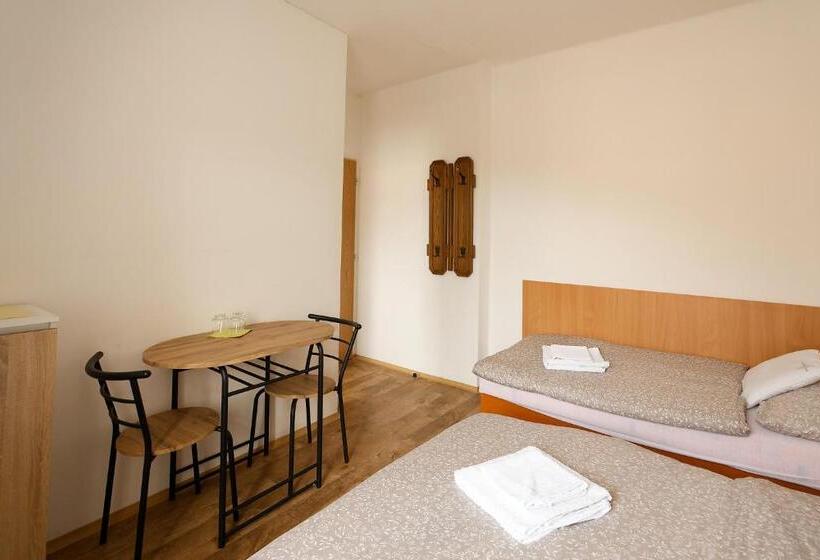 Пансион Penzion A Restaurace Na Křižovatce