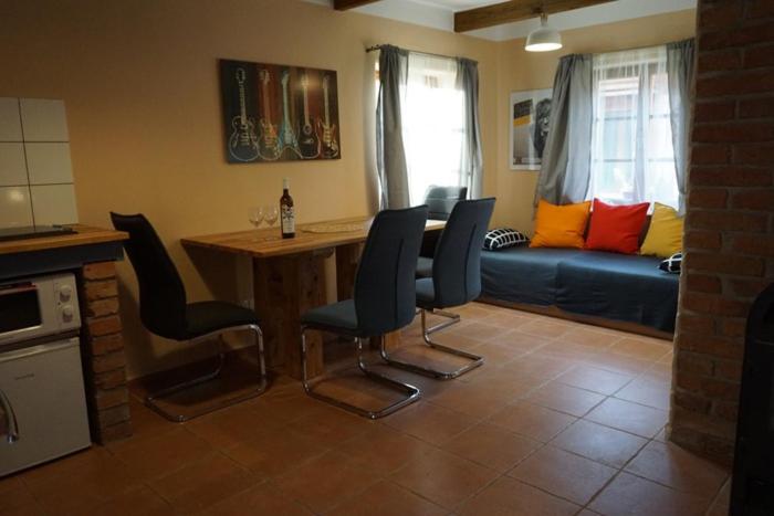 膳宿费 Ubytování U Zimů