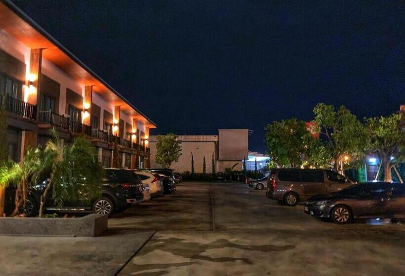 The Rest Hotel ประจวบ