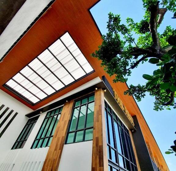 The Rest Hotel ประจวบ