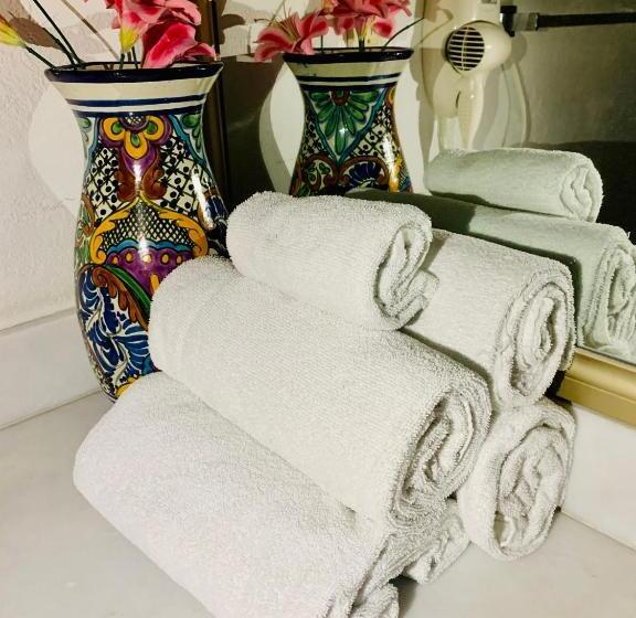 Villa Para 5 Personas 4 Adultos Y 1 Menor En Hotel Tsoro Ixtapa Wifi Gratis