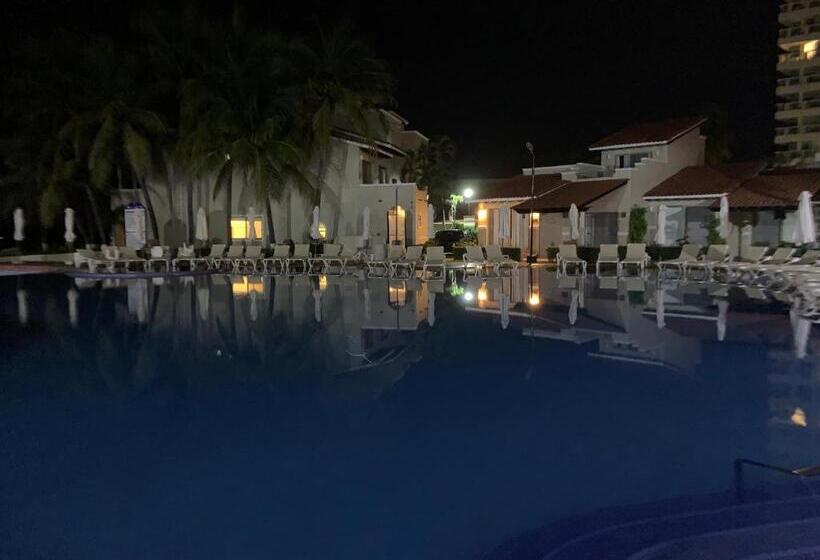 Villa Para 5 Personas 4 Adultos Y 1 Menor En Hotel Tsoro Ixtapa Wifi Gratis