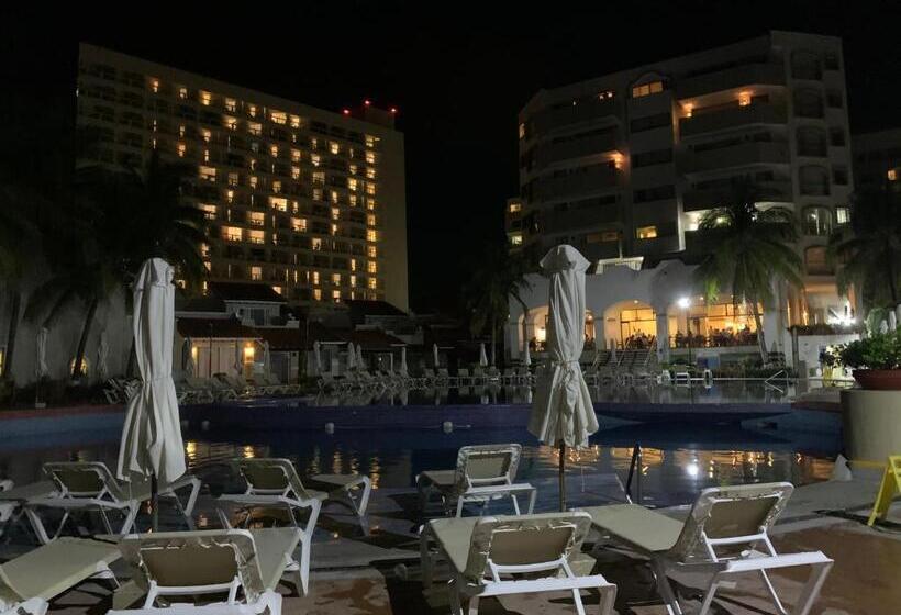 Villa Para 5 Personas 4 Adultos Y 1 Menor En Hotel Tsoro Ixtapa Wifi Gratis