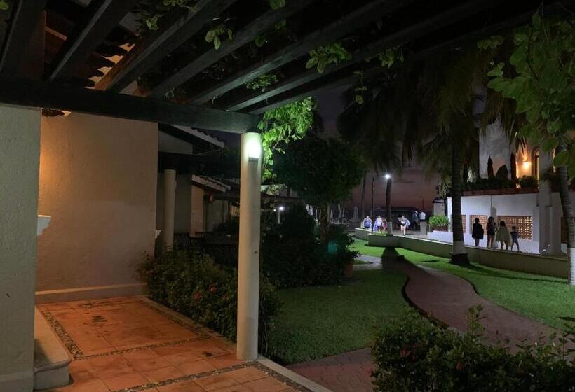 Villa Para 5 Personas 4 Adultos Y 1 Menor En Hotel Tsoro Ixtapa Wifi Gratis