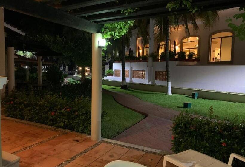 Villa Para 5 Personas 4 Adultos Y 1 Menor En Hotel Tsoro Ixtapa Wifi Gratis