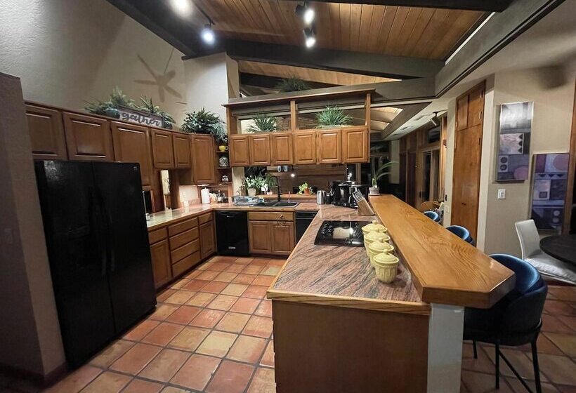 3 Acre Private Designer Villa Borders Forest Forever Views!