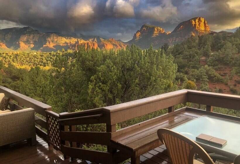 3 Acre Private Designer Villa Borders Forest Forever Views!