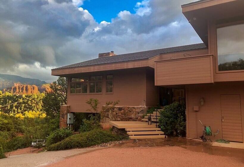 3 Acre Private Designer Villa Borders Forest Forever Views!