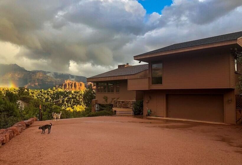 3 Acre Private Designer Villa Borders Forest Forever Views!