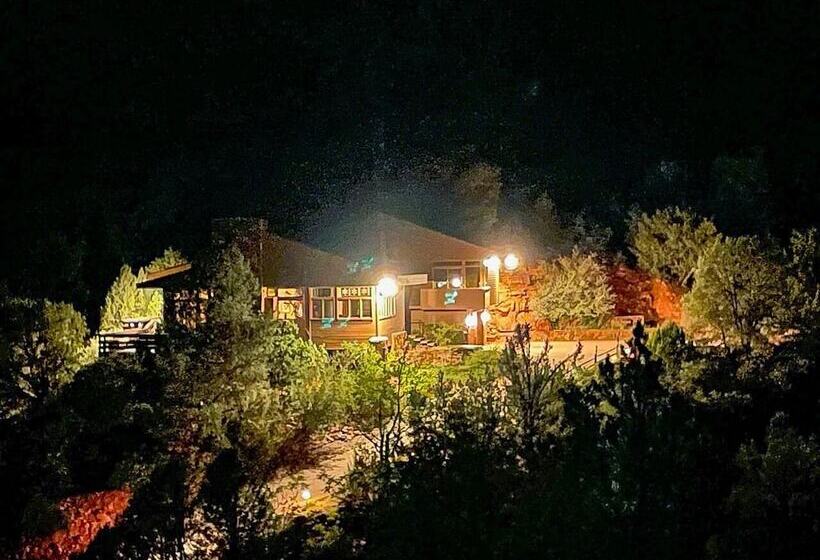 3 Acre Private Designer Villa Borders Forest Forever Views!