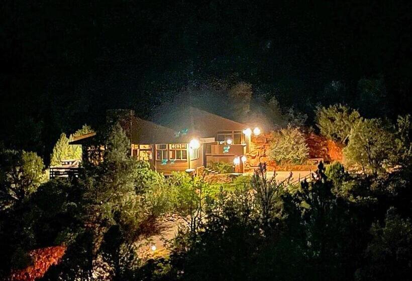 3 Acre Private Designer Villa Borders Forest Forever Views!