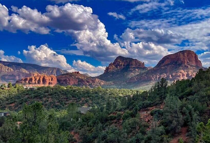 3 Acre Private Designer Villa Borders Forest Forever Views!