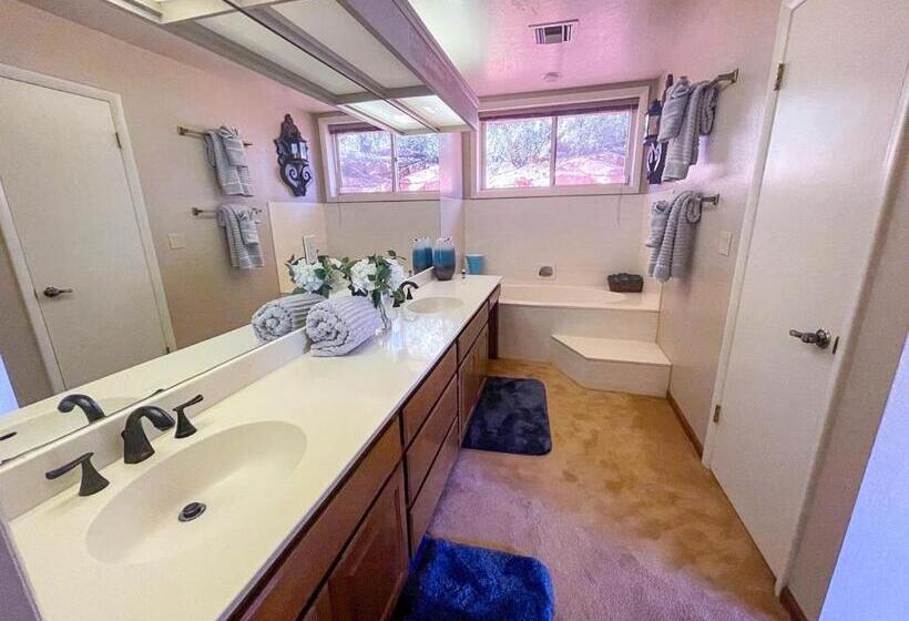 3 Acre Private Designer Villa Borders Forest Forever Views!