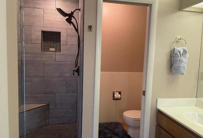 3 Acre Private Designer Villa Borders Forest Forever Views!