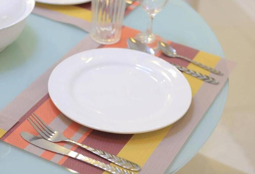 A2j Bgc Luxury 1br Suite Near Burgos Circle & Mall