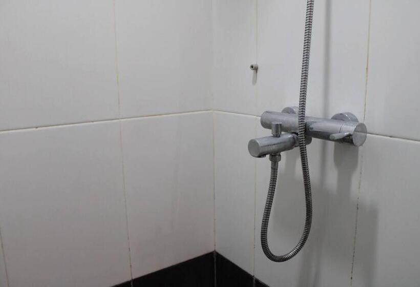 A2j Bgc Luxury 1br Suite Near Burgos Circle & Mall