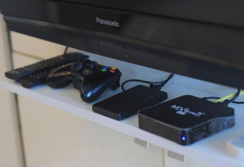 A2j Bgc Luxury 1br Suite Near Burgos Circle & Mall