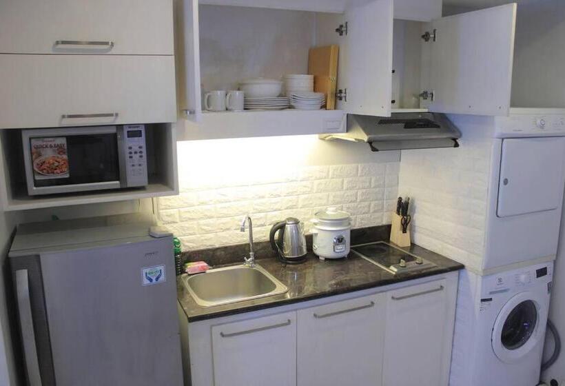 A2j Bgc Luxury 1br Suite Near Burgos Circle & Mall