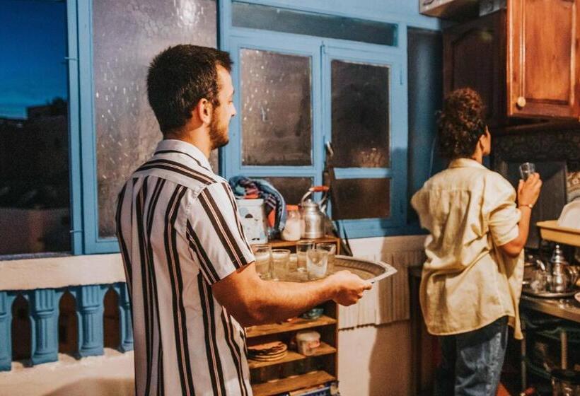 هاستل Onda Surf