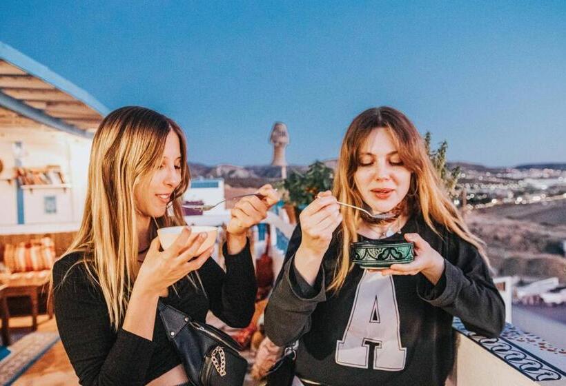 هاستل Onda Surf