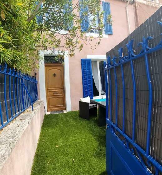 Au Cœur Du Village De Lamanon