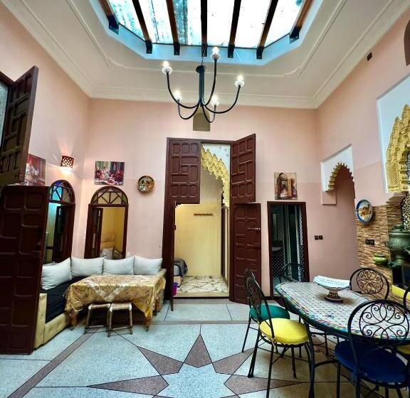 تختخواب و صبحانه Dar Bennis 2