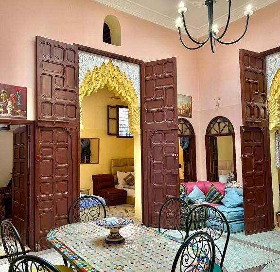 تختخواب و صبحانه Dar Bennis 2