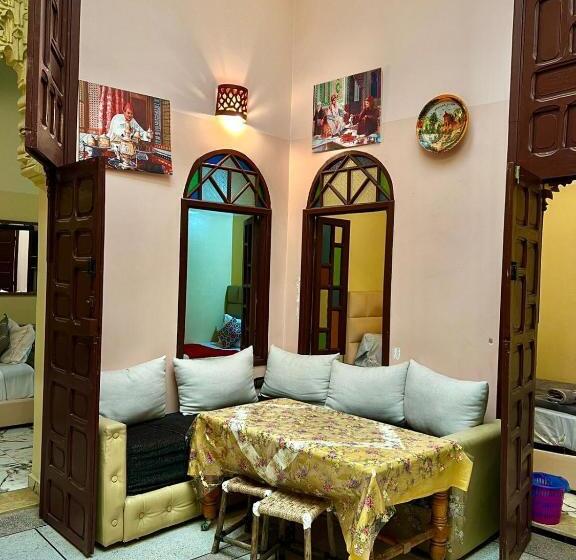 تختخواب و صبحانه Dar Bennis 2