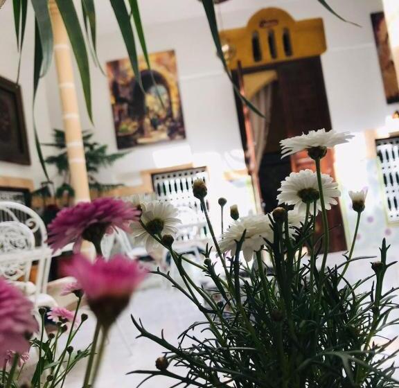 تختخواب و صبحانه Riad Dar Ouezzani