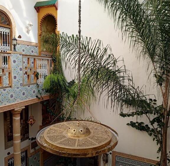 تختخواب و صبحانه Riad Dar Ouezzani