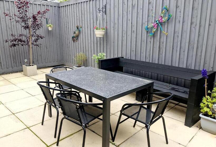 Forest View Impeccable Two Bedroom House