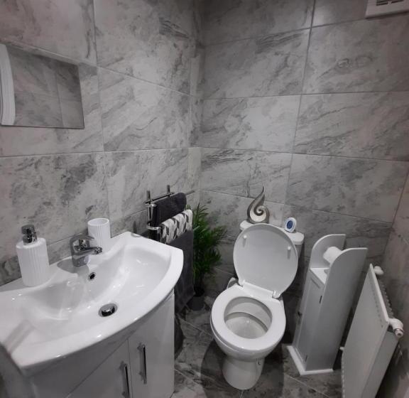 Forest View Impeccable Two Bedroom House