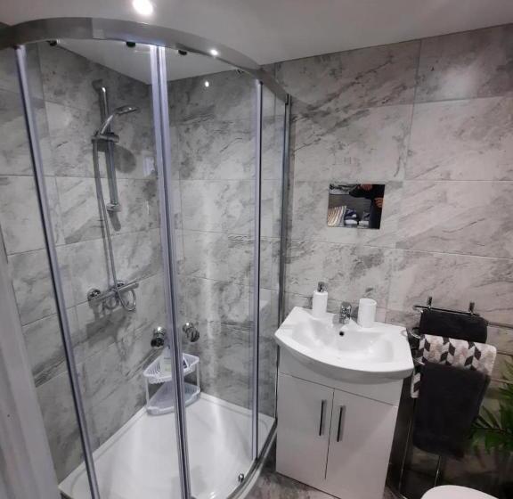 Forest View Impeccable Two Bedroom House