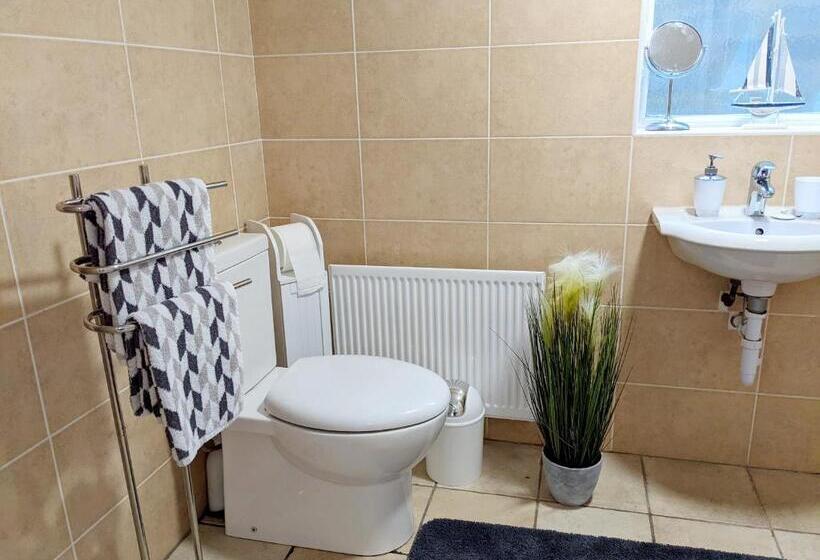 Forest View Impeccable Two Bedroom House