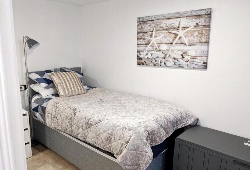 Forest View Impeccable Two Bedroom House