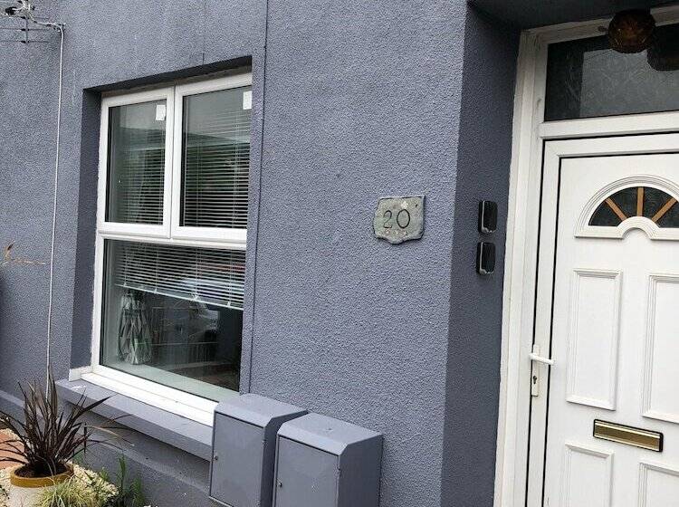 Highfield House   1 Bed Sleeps 2 Tjs20hh