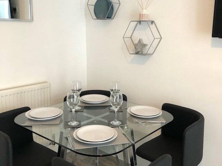 Highfield House   1 Bed Sleeps 2 Tjs20hh