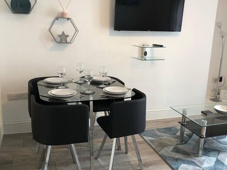 Highfield House   1 Bed Sleeps 2 Tjs20hh